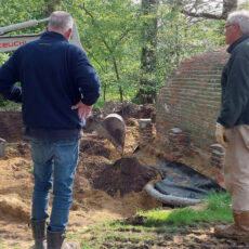 Aanleg drainagesysteem en aanhelen van de grond rond de vlasoven