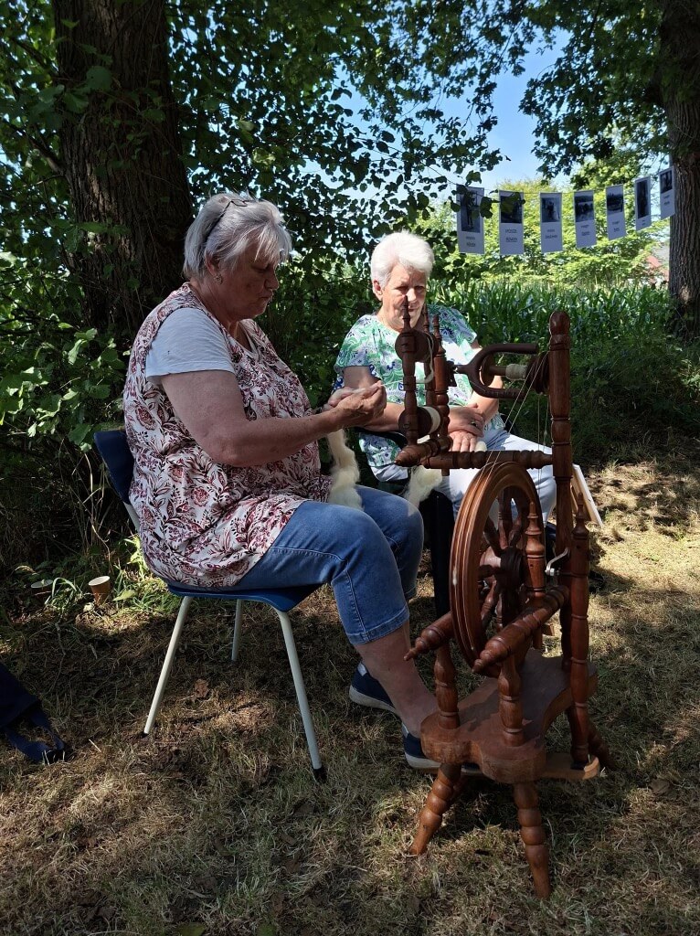 Spinnen, Ina van Opstal uit Melderslo